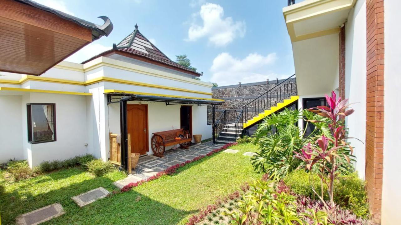 Pool Villa Saung Suluh Purwokerto Exterior photo