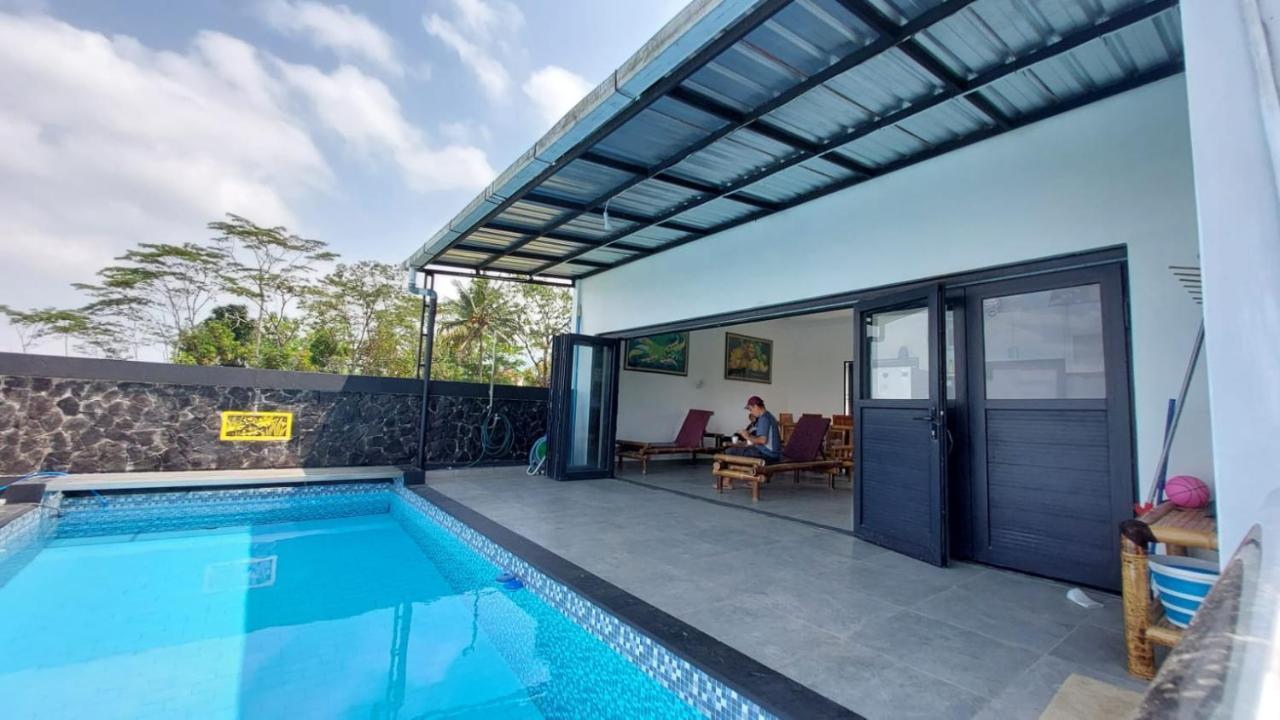 Pool Villa Saung Suluh Purwokerto Exterior photo