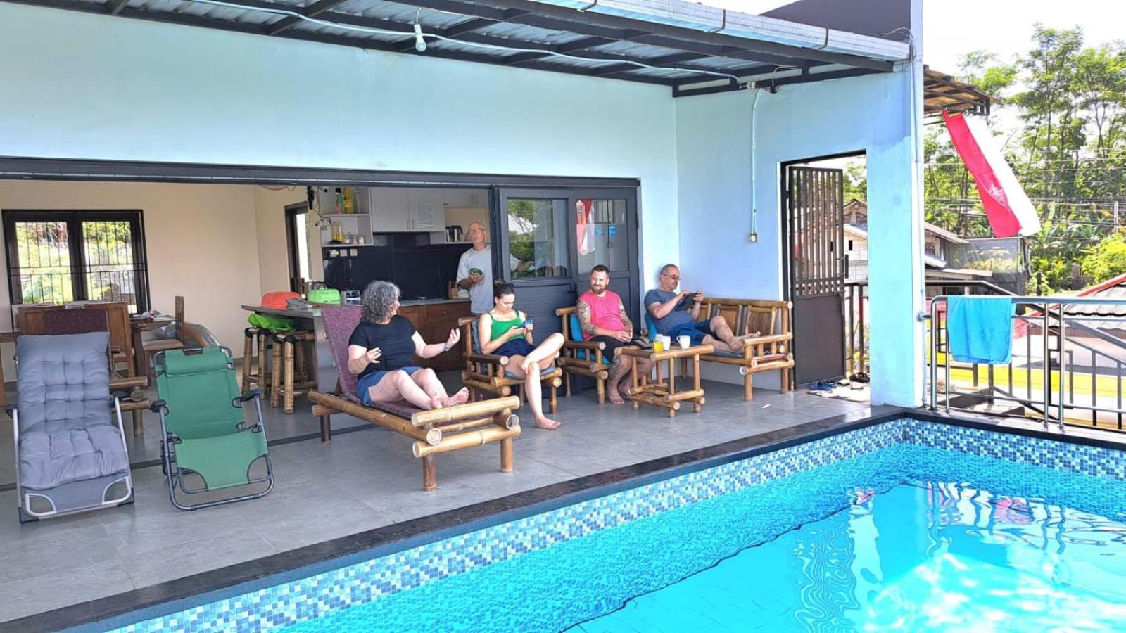 Pool Villa Saung Suluh Purwokerto Exterior photo